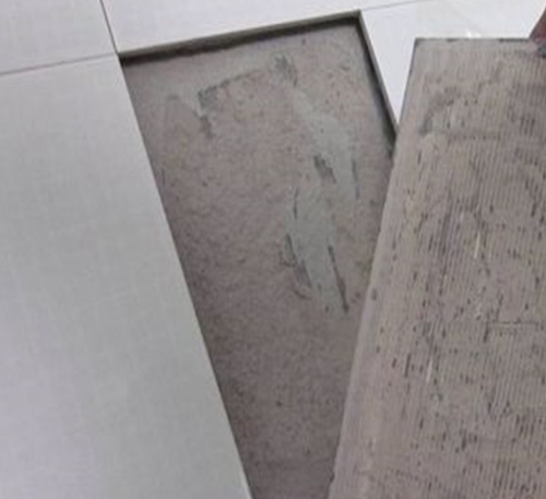 蓬莱瓷砖空鼓维修公司分享瓷砖铺贴时如果打浆（即涂抹在瓷砖背面和基层上的砂浆或瓷砖胶）过少，会带来以下问题